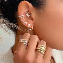 Load image into Gallery viewer, Diamond Pearl Ear Cuff