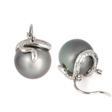 Load image into Gallery viewer, Snake Pearl Earrings