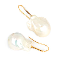 Load image into Gallery viewer, Pearl Drop Earrings
