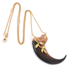 Load image into Gallery viewer, Claw Necklace