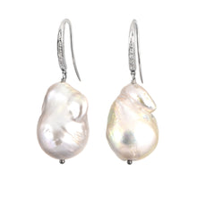 Load image into Gallery viewer, Pearl Drop Earrings