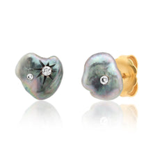 Load image into Gallery viewer, Pearl Studs