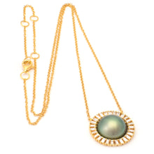 Load image into Gallery viewer, Pearl Necklace