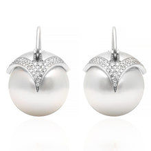 Load image into Gallery viewer, Armor Pearl Earrings