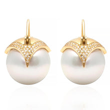 Load image into Gallery viewer, Armor Pearl Earrings