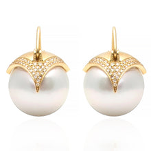 Load image into Gallery viewer, Armor Pearl Earrings
