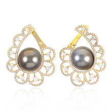 Load image into Gallery viewer, Pearl Drop Earrings