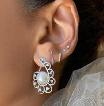 Load image into Gallery viewer, Pearl Drop Earrings