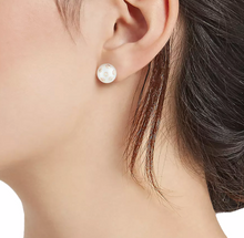 Load image into Gallery viewer, Pearl Diamond Studs