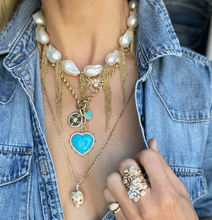 Load image into Gallery viewer, White Baroque 18&quot; Necklace