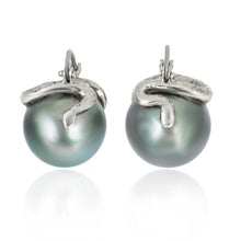 Load image into Gallery viewer, Snake Pearl Earrings